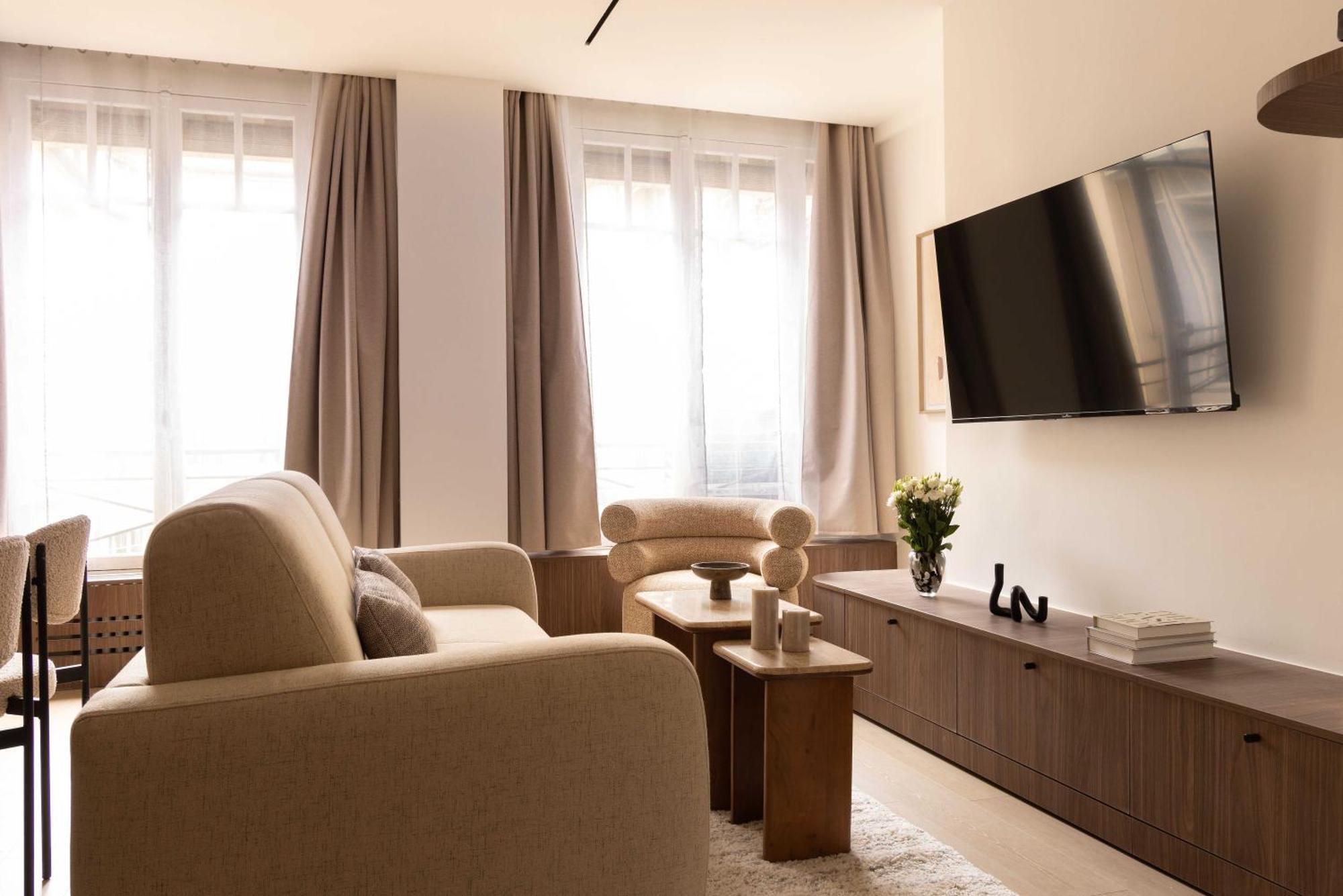 Elegant - Ac- 2br-6p- Madeleine *