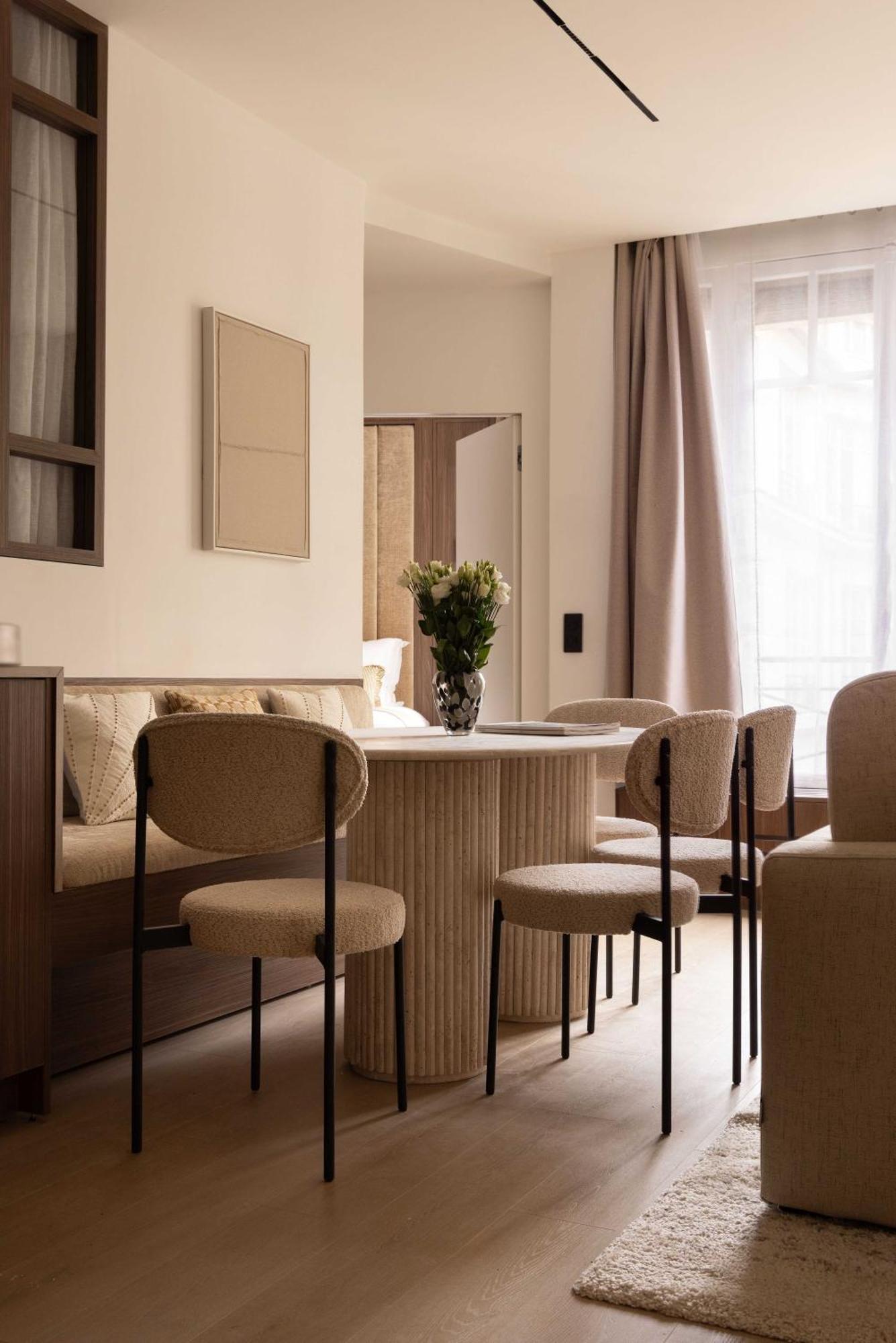 Elegant - Ac- 2br-6p- Madeleine Apartment